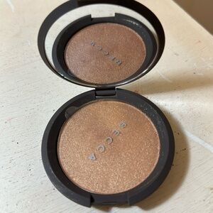 Becca cosmetics highlighter